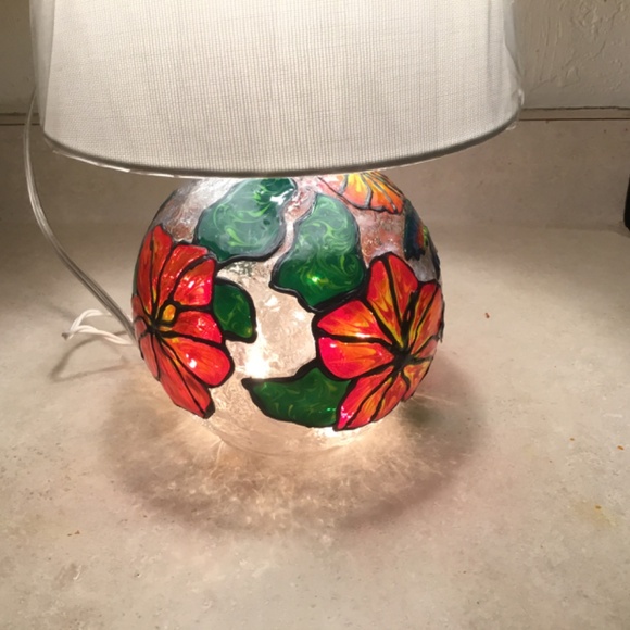 Hand painted Stained glass 13 inch Hummingbird and Hibiscus Lamp - Picture 5 of 7